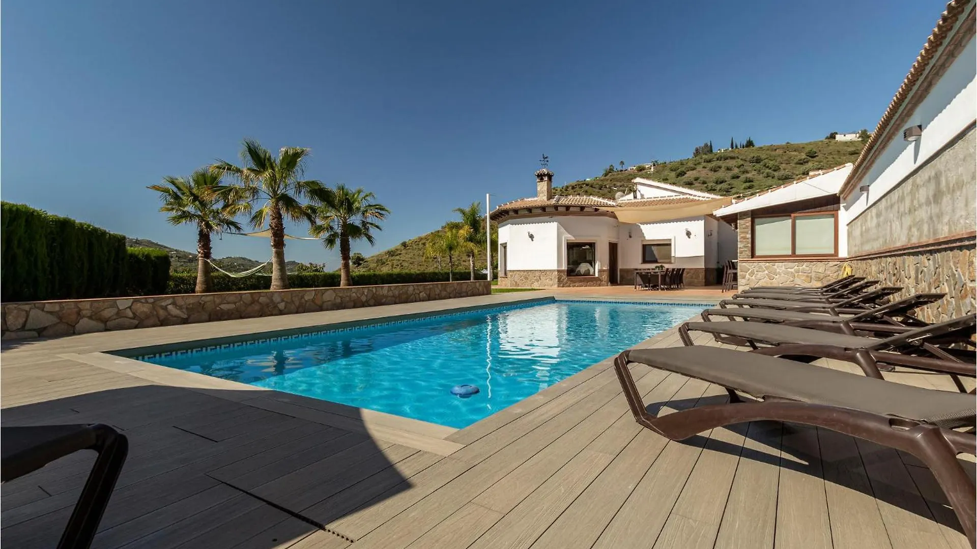 Beautiful Home In Malaga With Kitchen