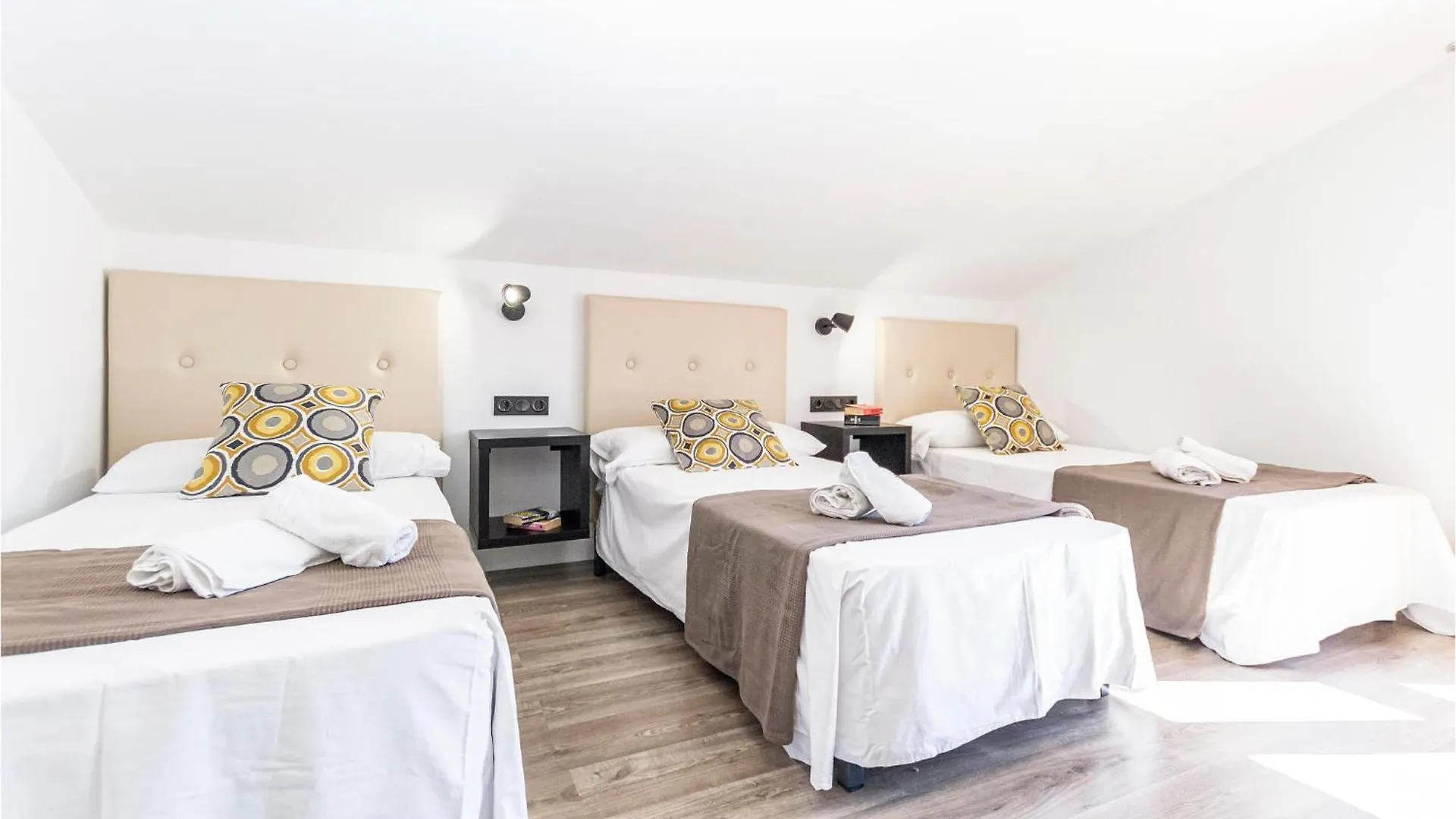 Beautiful Home In Malaga With Kitchen 度假居